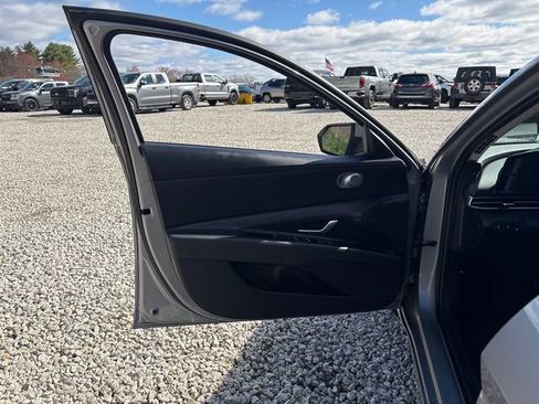 Used 2026 Hyundai Elantra SE FWD image 15