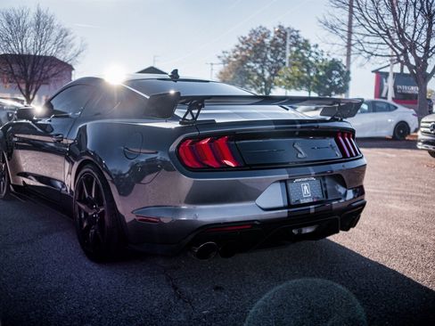Used 2022 Ford Mustang Shelby GT500 w/ Carbon Fiber Track Pack image 10