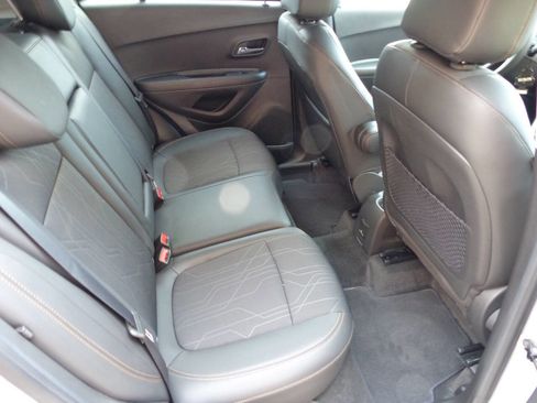 Used 2019 Chevrolet Trax LT w/ LT Convenience Package image 23