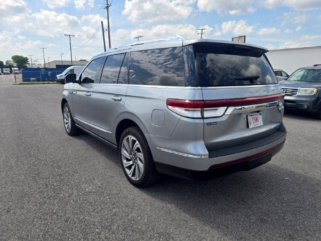 Used 2023 Lincoln Navigator Reserve AWD/4WD image 5