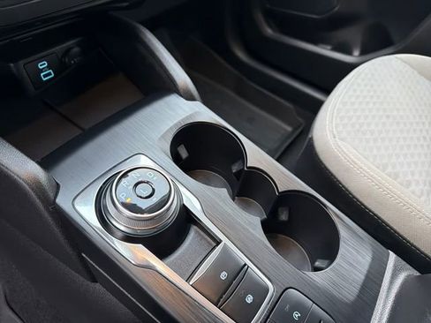 Used 2022 Ford Escape SE image 23