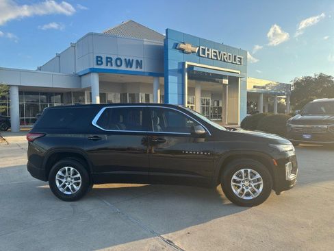 Used 2022 Chevrolet Traverse LS image 1