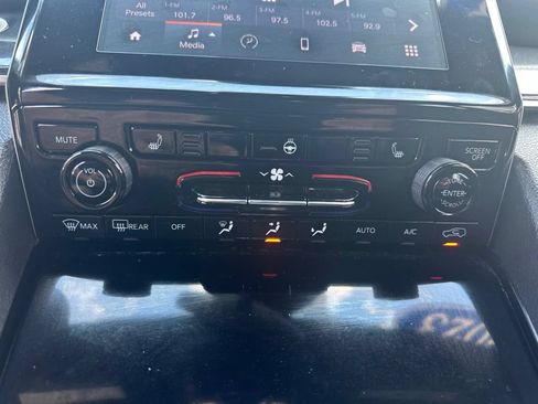 Used 2023 Jeep Grand Cherokee L Laredo AWD/4WD image 23