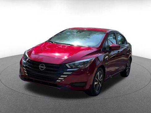 Used 2025 Nissan Versa SV image 4