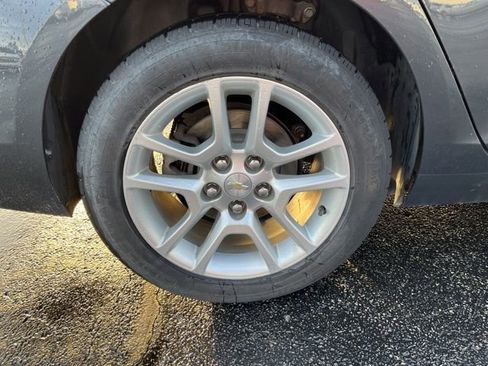 Used 2015 Chevrolet Malibu LT w/ Power Convenience Package image 11