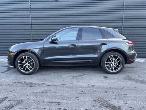 Certified 2025 Porsche Macan image 2