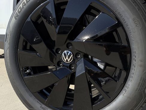 New 2026 Volkswagen Atlas SE image 9