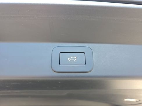 Used 2025 Land Rover Range Rover Sport SE AWD/4WD image 13