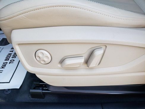 Used 2024 Audi Q5 e Premium Plus w/ Premium Plus Package image 19