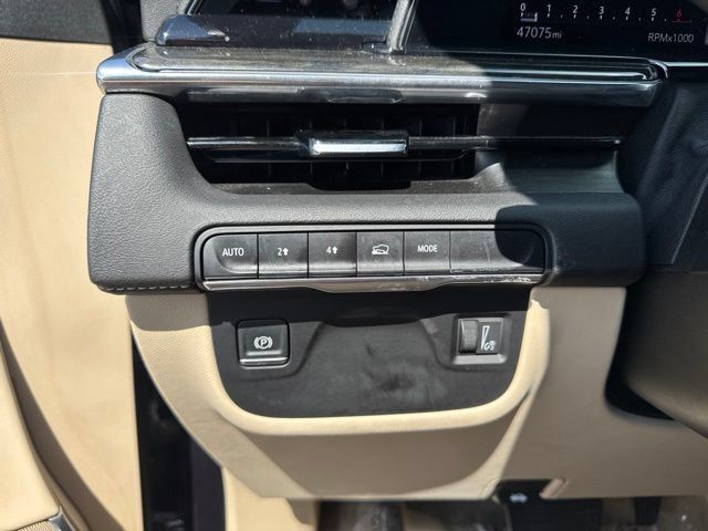 Used 2024 Cadillac Escalade Premium Luxury AWD/4WD image 27