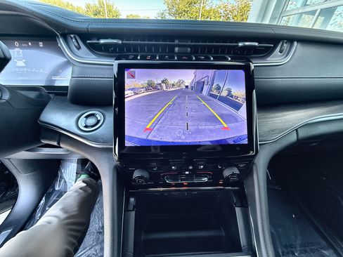 Used 2023 Jeep Grand Cherokee Overland image 16