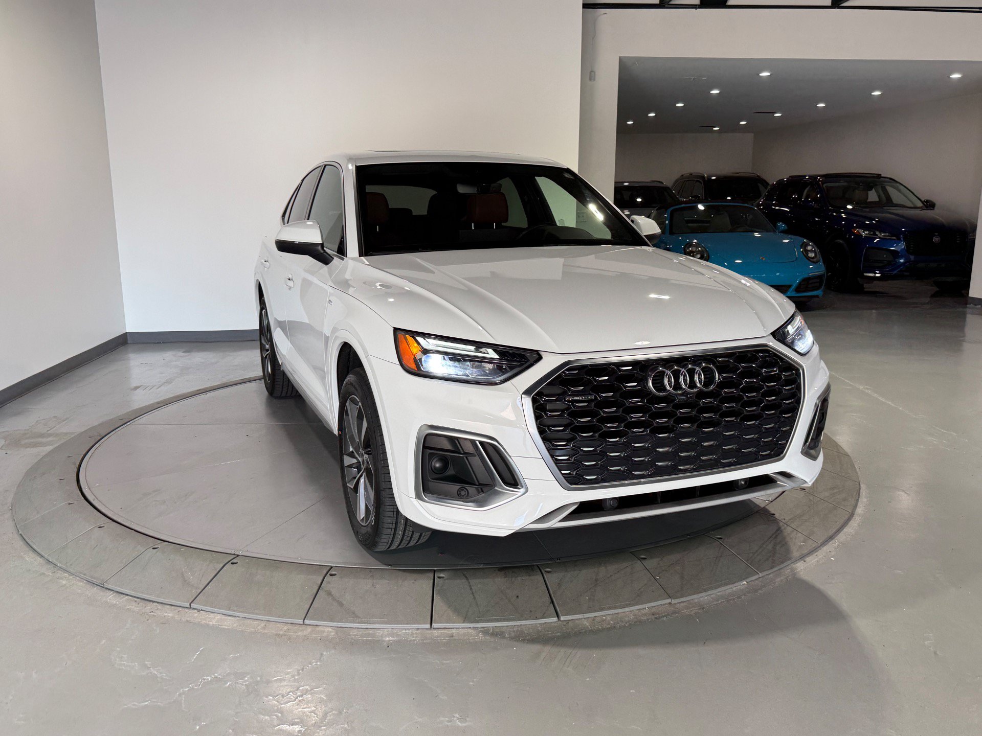 Used 2023 Audi Q5 2.0T Premium w/ Convenience Package AWD/4WD image 5