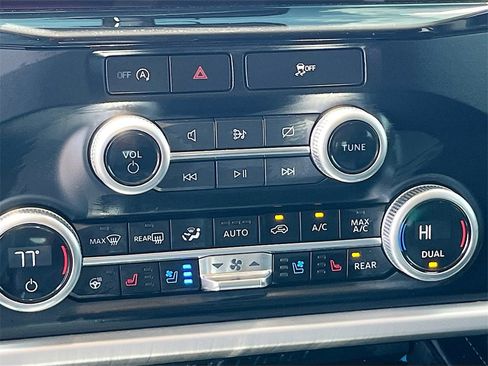 Used 2024 Ford Expedition XLT image 16