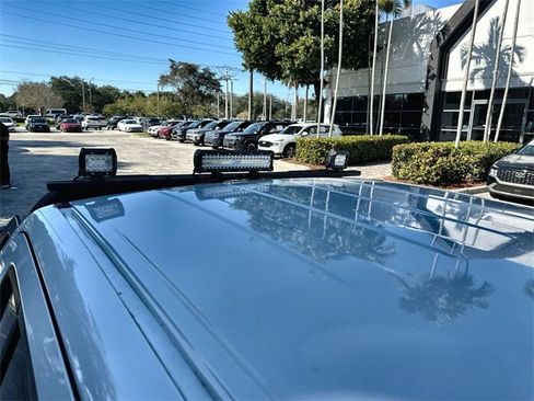 Used 2017 Nissan Frontier SV image 27