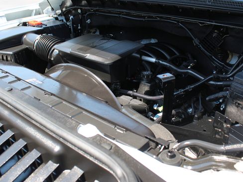 Used 2024 GMC Sierra 2500 Pro w/ Convenience Package image 16
