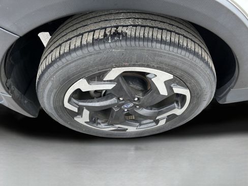 Used 2023 Subaru Crosstrek 2.5i Limited w/ Moonroof Package image 9