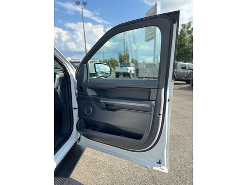 Used 2024 Ford Expedition Max XLT AWD/4WD image 23