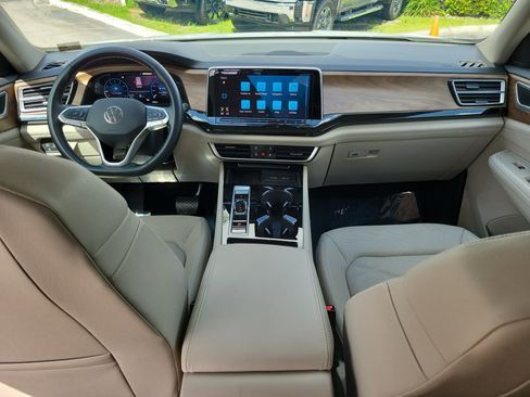 Used 2025 Volkswagen Atlas SE AWD/4WD image 18