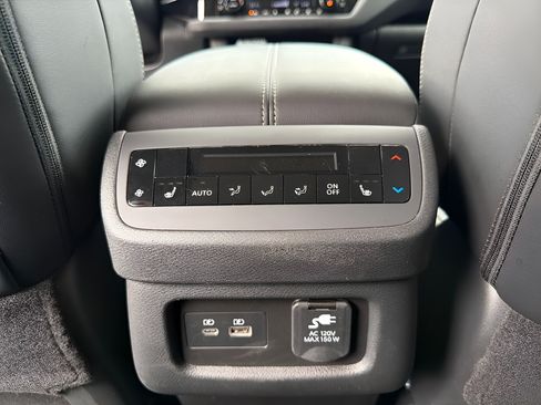 Certified 2024 Nissan Pathfinder Platinum w/ Cargo Package AWD/4WD image 24