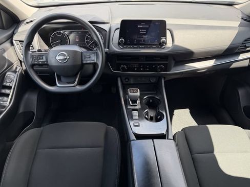 Used 2025 Nissan Rogue S FWD image 9