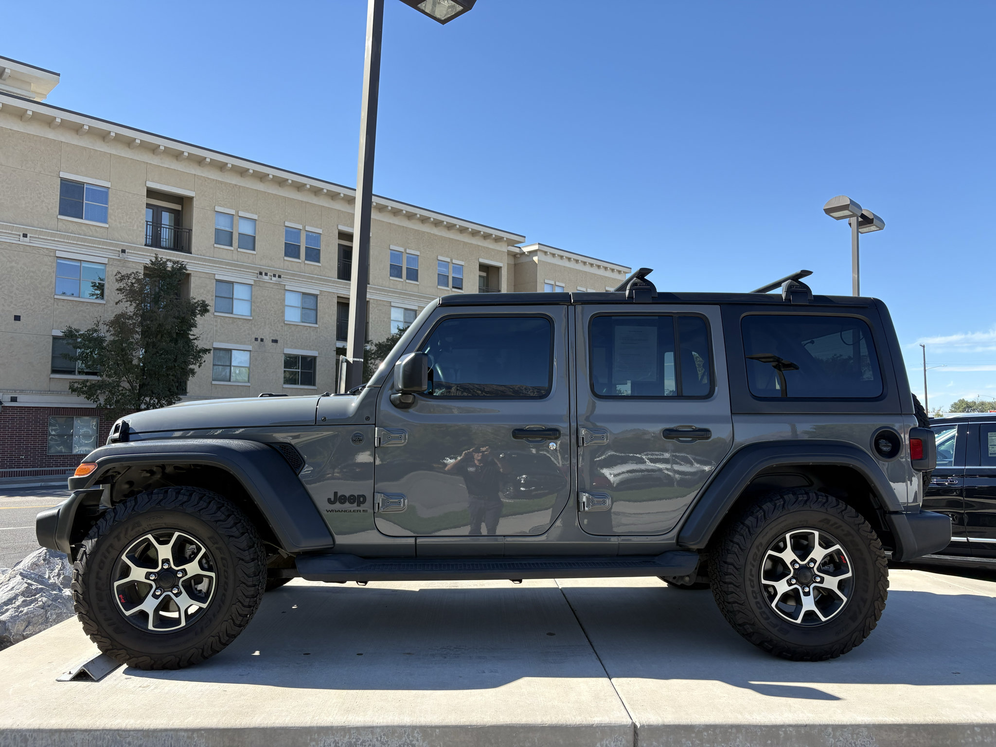 Used 2023 Jeep Wrangler Unlimited Sport AWD/4WD image 13