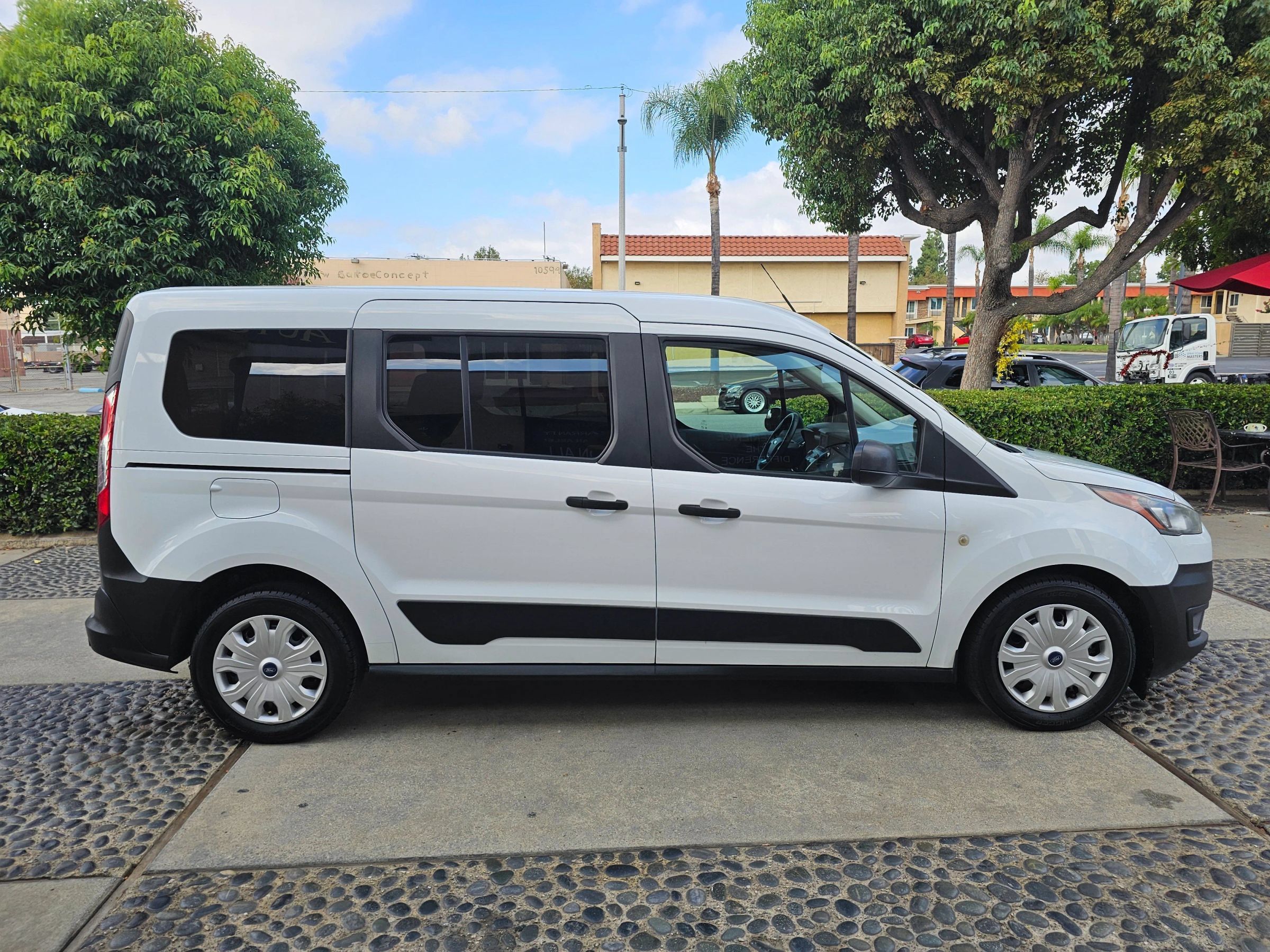 Used 2021 Ford Transit Connect XL FWD image 4