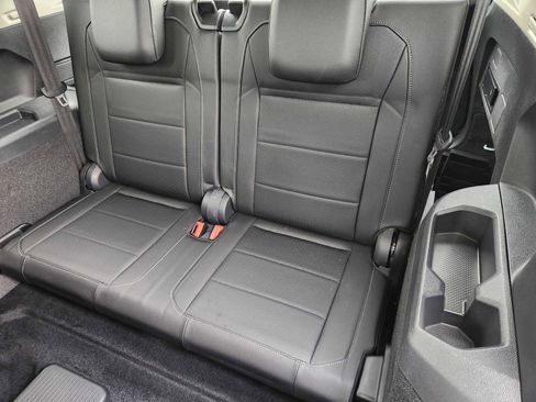 Used 2019 Volkswagen Tiguan SE w/ Panoramic Sunroof Package image 32