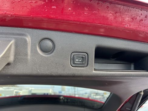 Used 2018 Chevrolet Equinox LT image 25