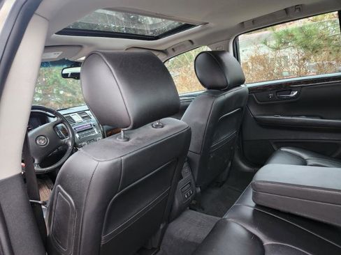 Used 2011 Cadillac DTS Luxury image 38