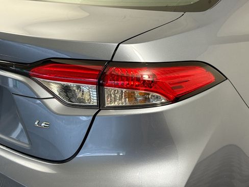 Used 2021 Toyota Corolla LE FWD image 33