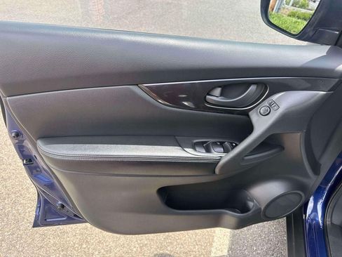 Used 2019 Nissan Rogue S AWD/4WD image 15