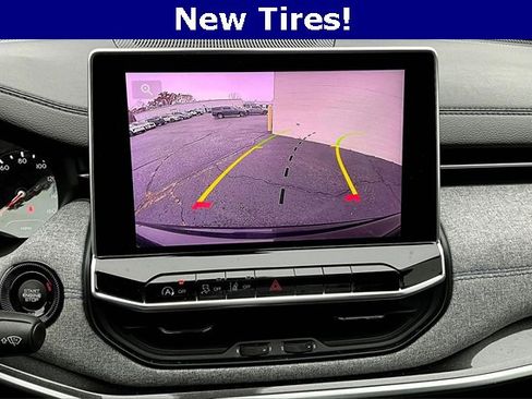 Used 2024 Jeep Compass Latitude image 14