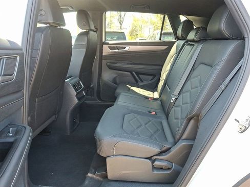 Used 2025 Volkswagen Atlas Cross Sport SE image 8