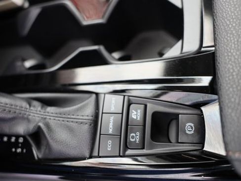 Used 2025 Toyota Camry XLE image 32