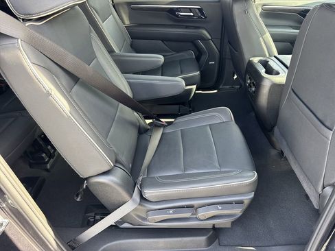Used 2025 Chevrolet Suburban Premier RWD image 15