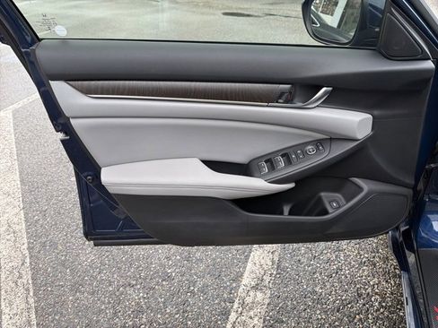 Used 2018 Honda Accord EX image 40