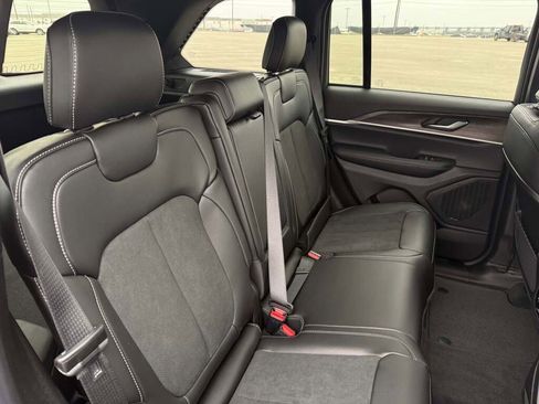 New 2026 Jeep Grand Cherokee Altitude image 22