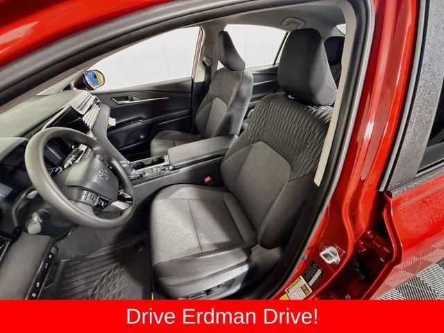 Used 2026 Toyota Camry LE w/ Convenience Package FWD image 5