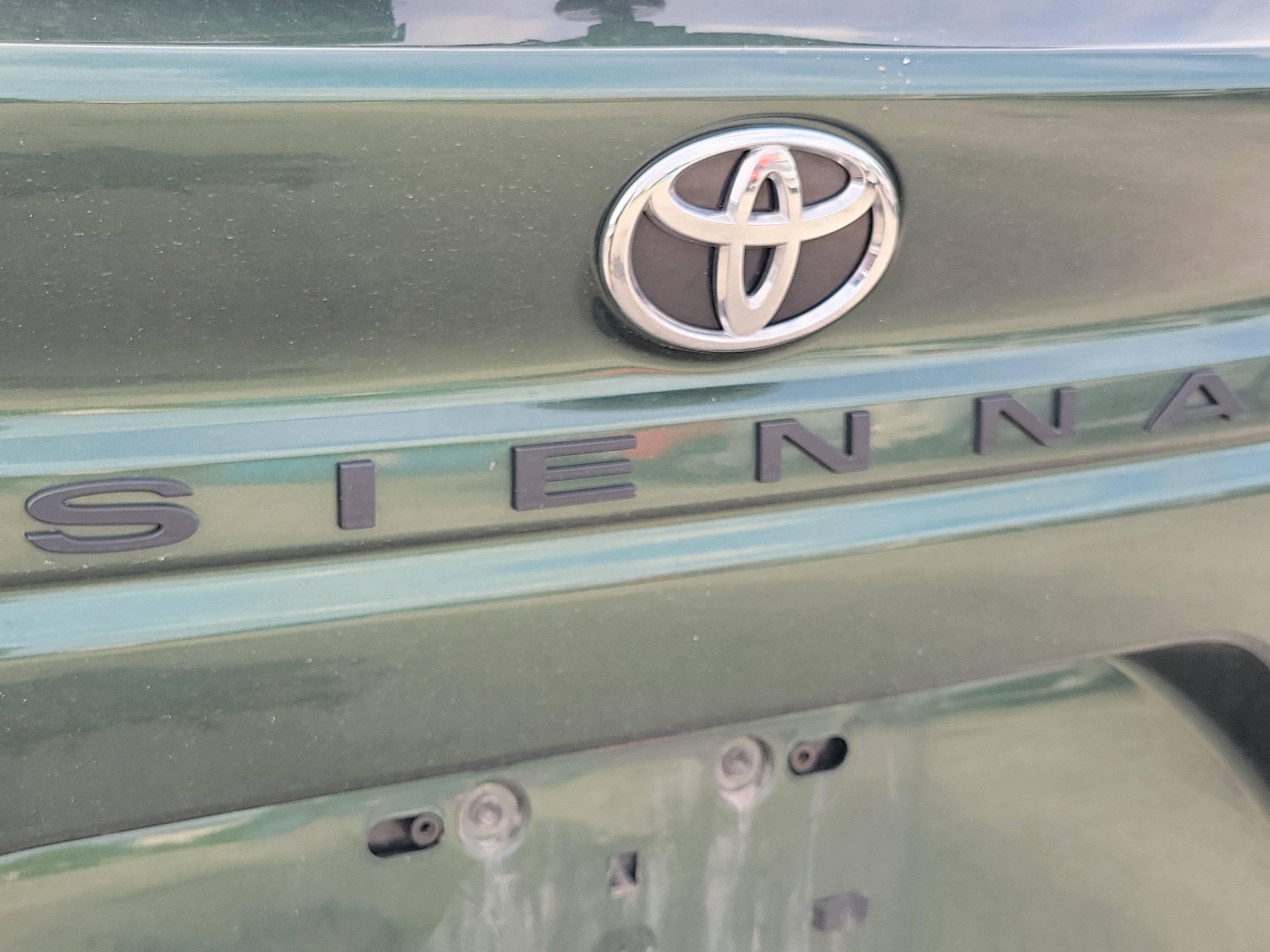 Used 2026 Toyota Sienna XLE FWD image 12