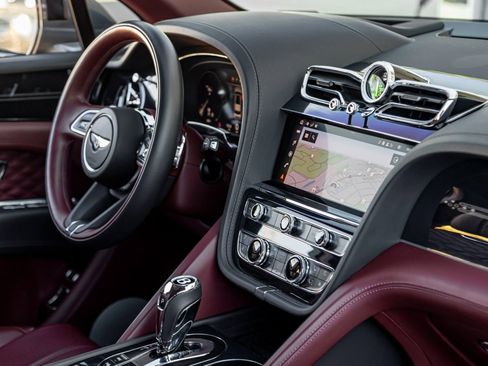 Used 2023 Bentley Bentayga Extended Wheelbase image 32