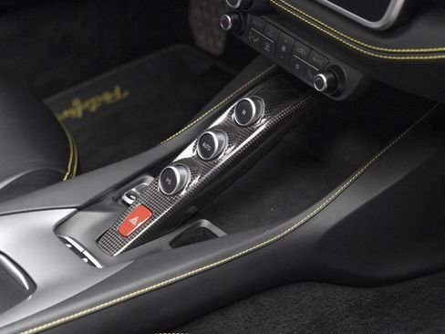 Used 2019 Ferrari Portofino Base image 39