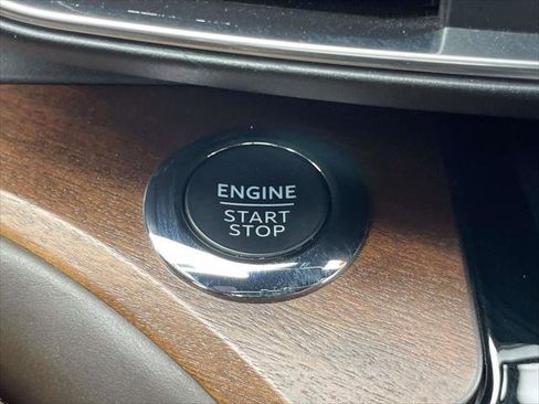 Used 2022 Ford Explorer King Ranch w/ Premium Technology Package image 25