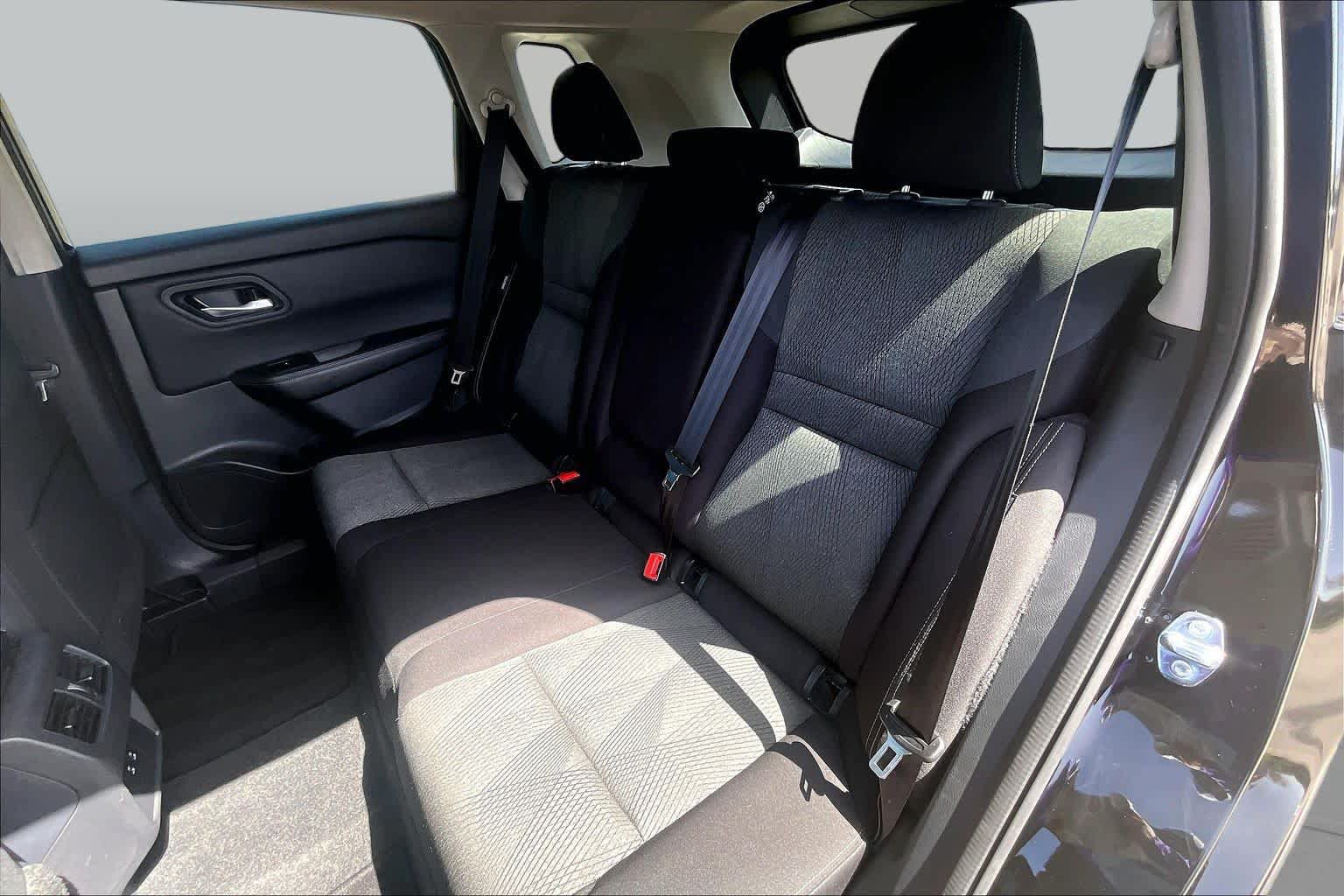 Used 2025 Nissan Rogue SV FWD image 21