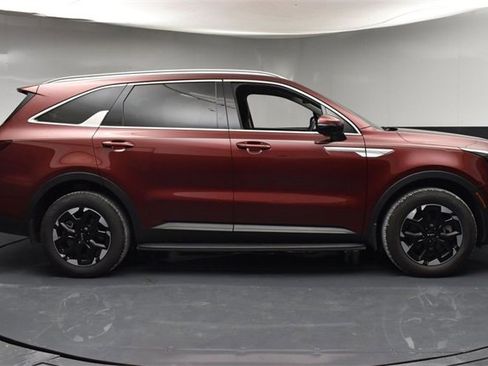 Certified 2025 Kia Sorento S image 8