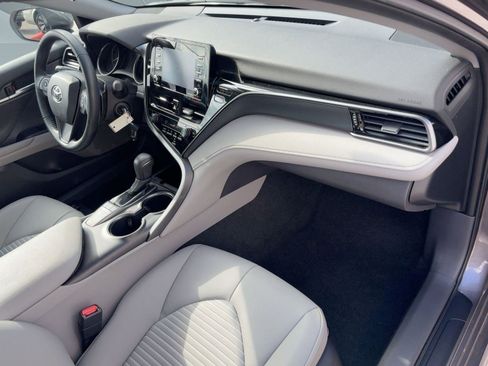 Used 2022 Toyota Camry SE image 29