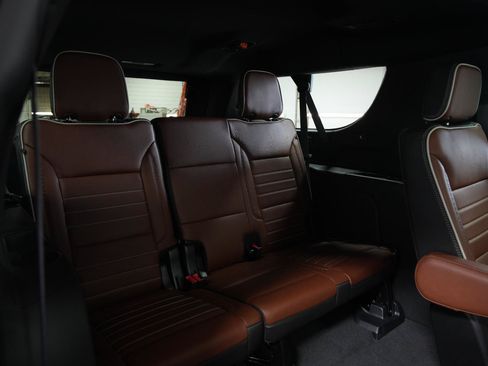 Used 2024 GMC Yukon XL Denali Ultimate AWD/4WD image 15