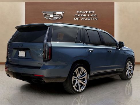 Used 2025 Cadillac Escalade Sport w/ Touring Package image 4