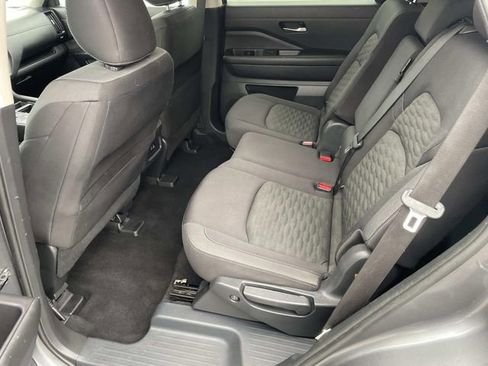 Used 2022 Nissan Pathfinder SV image 13