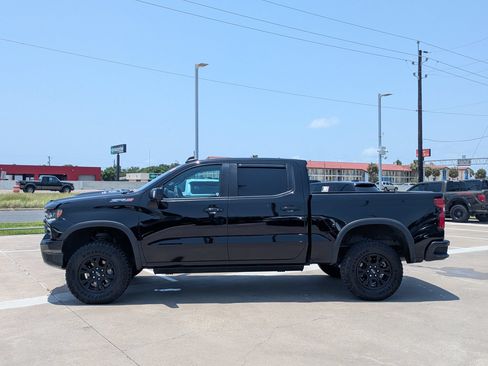 Used 2023 Chevrolet Silverado 1500 ZR2 w/ Technology Package AWD/4WD image 9