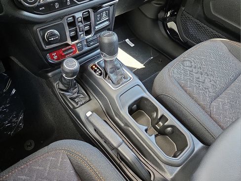 New 2025 Jeep Gladiator Mojave w/ Steel Bumper Group image 25